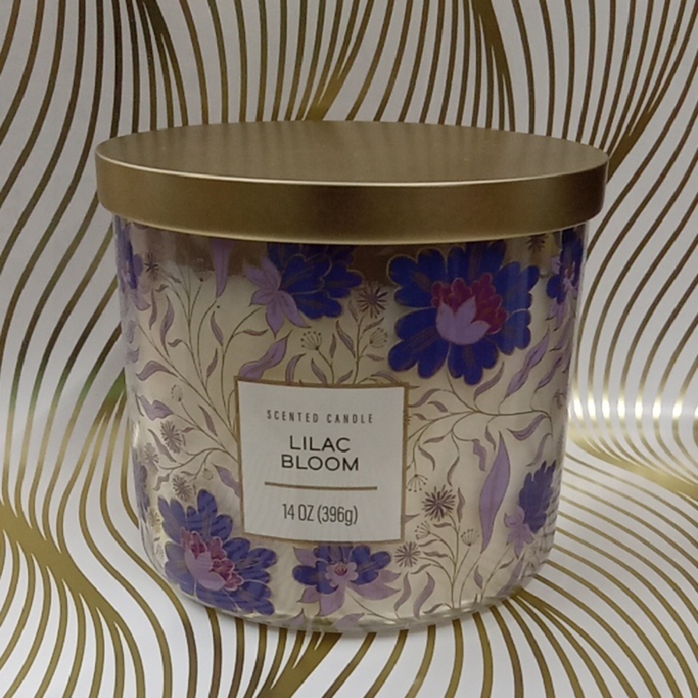 Lilac Bloom Scented Candle with Gold Lid